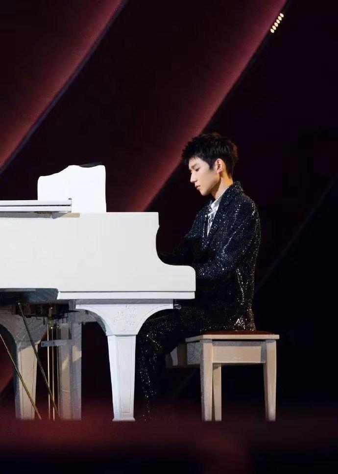 王源最新弹钢琴,王源所有弹钢琴视频