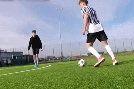 论骚只服最后这招，学会了就是球场最靓的仔