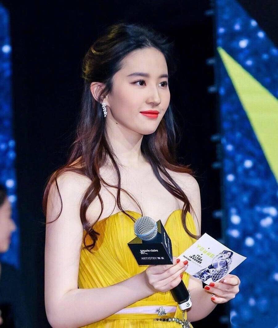 刘诗诗刘亦菲粉裙,刘诗诗杨幂惊艳高级照片