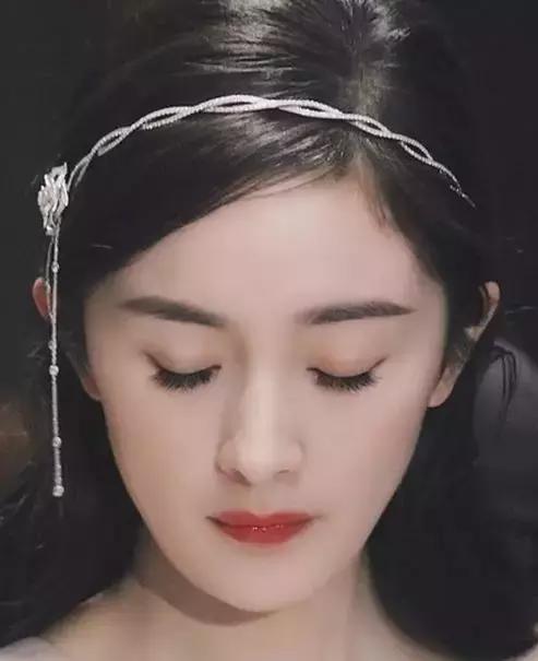 幂姐的睫毛好长好漂亮，So这款睫毛膏有话说！