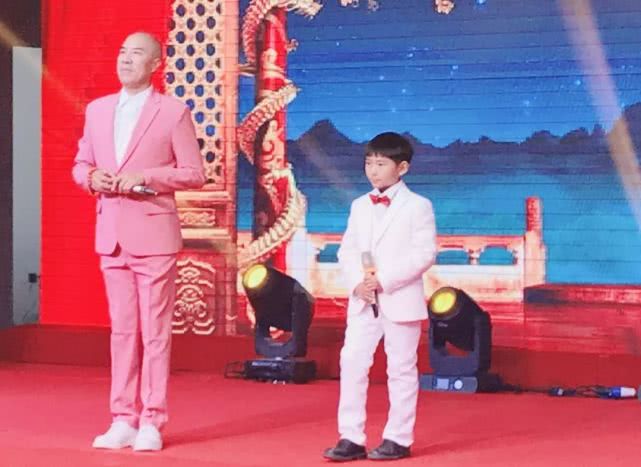 “唱响中原,薪火相传”著名艺术家*军白**选收徒暨公益展演成功举行