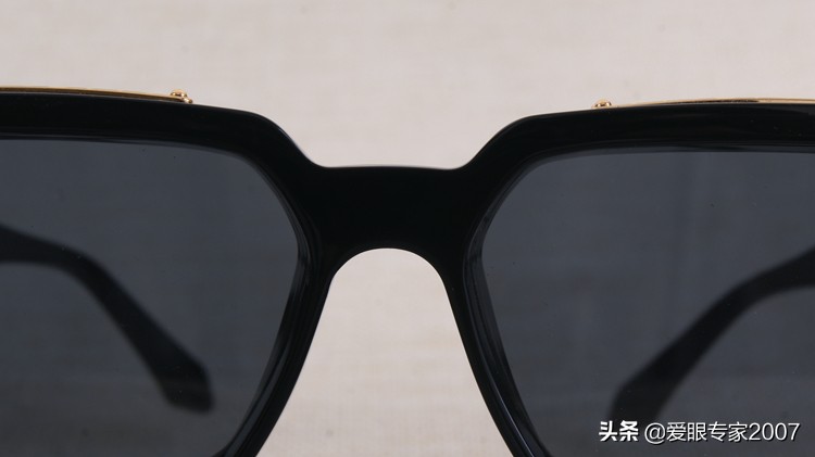 眼镜坏了用哪种胶才能粘好,眼镜坏了修补一下