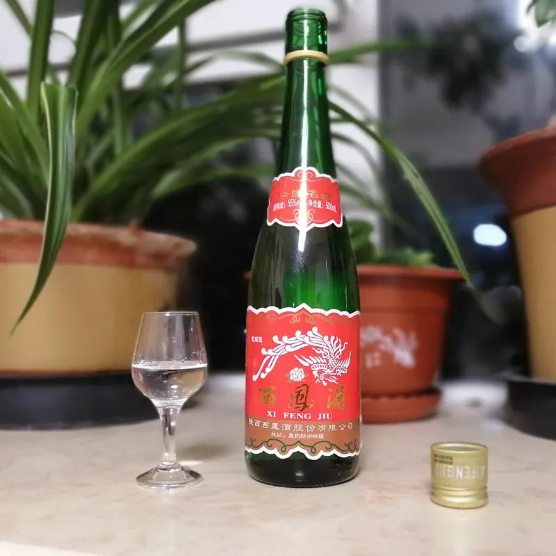 绿西凤和黄玻汾和蓝瓶红星二锅头,绿瓶西凤和玻瓶汾酒