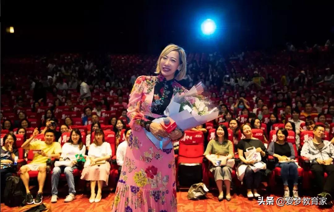 亚洲最狂野女导演,一年出3部新片,半个演艺圈为她站台