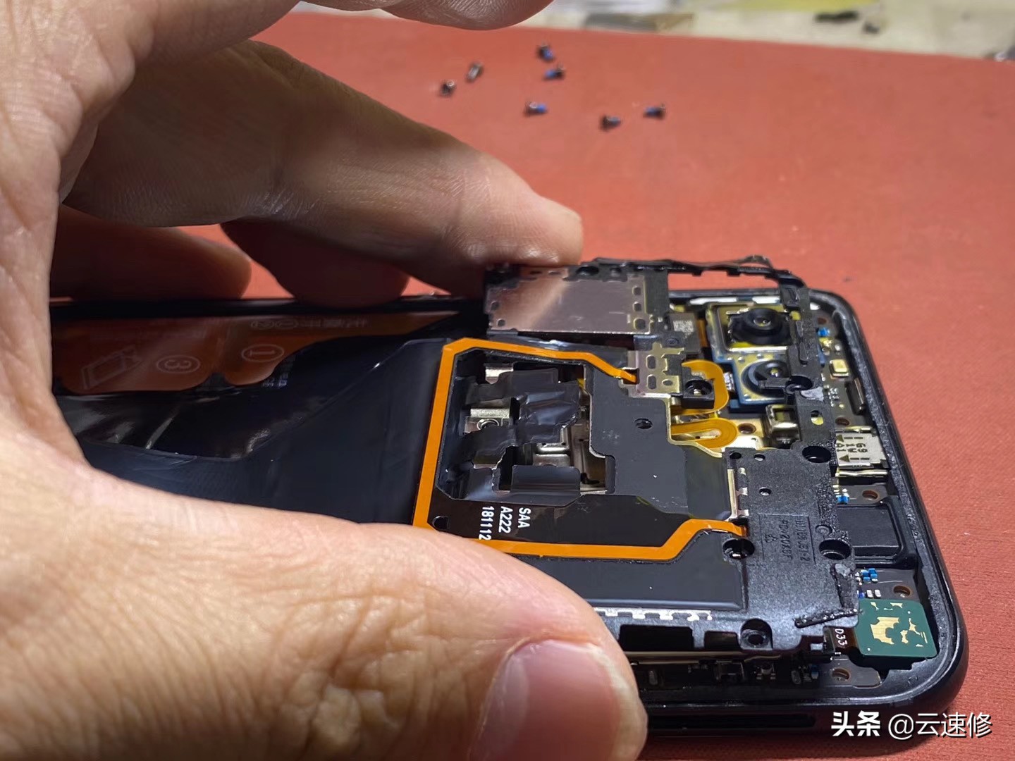 手机不开机了是电池坏了吗,手机无电池自动开机