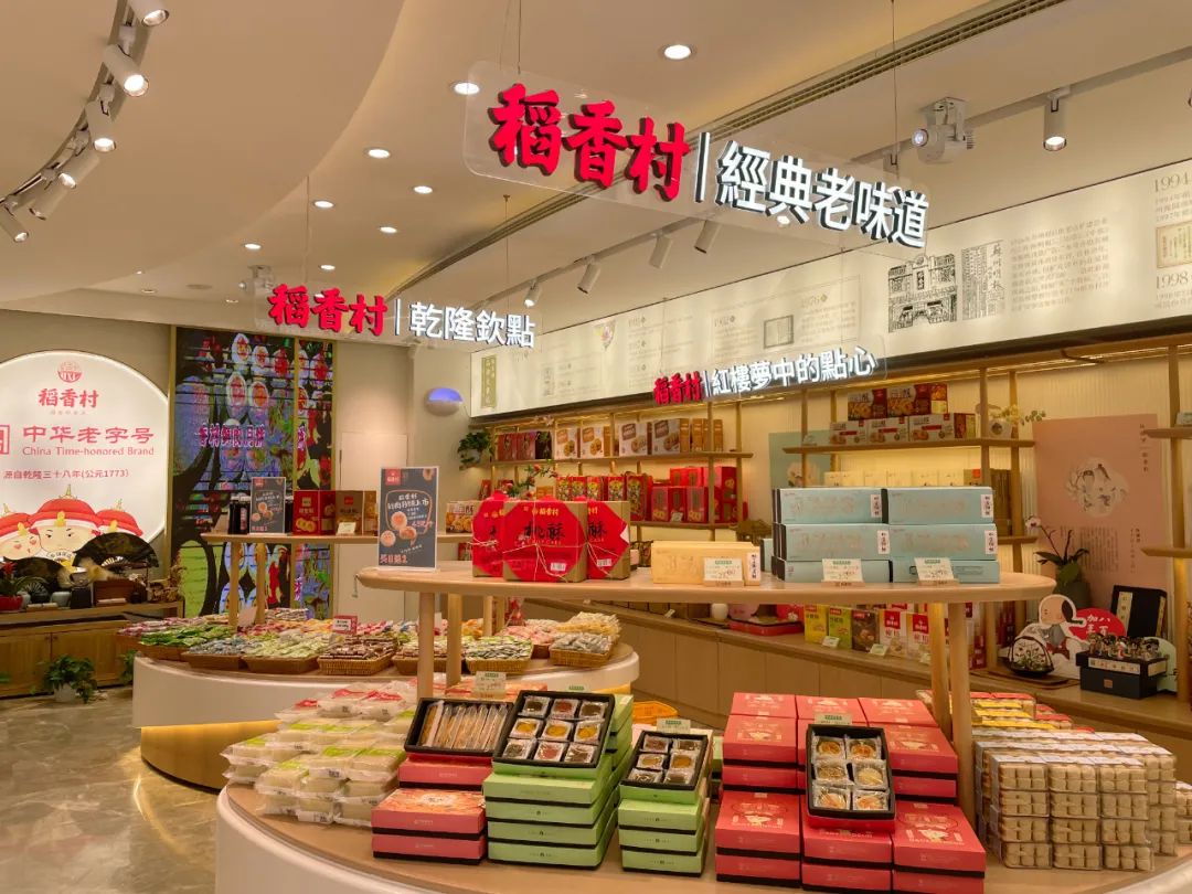 每4块月饼，就有1块是它出品，品牌价值超167亿元，这个随处可见的老字号出人意料