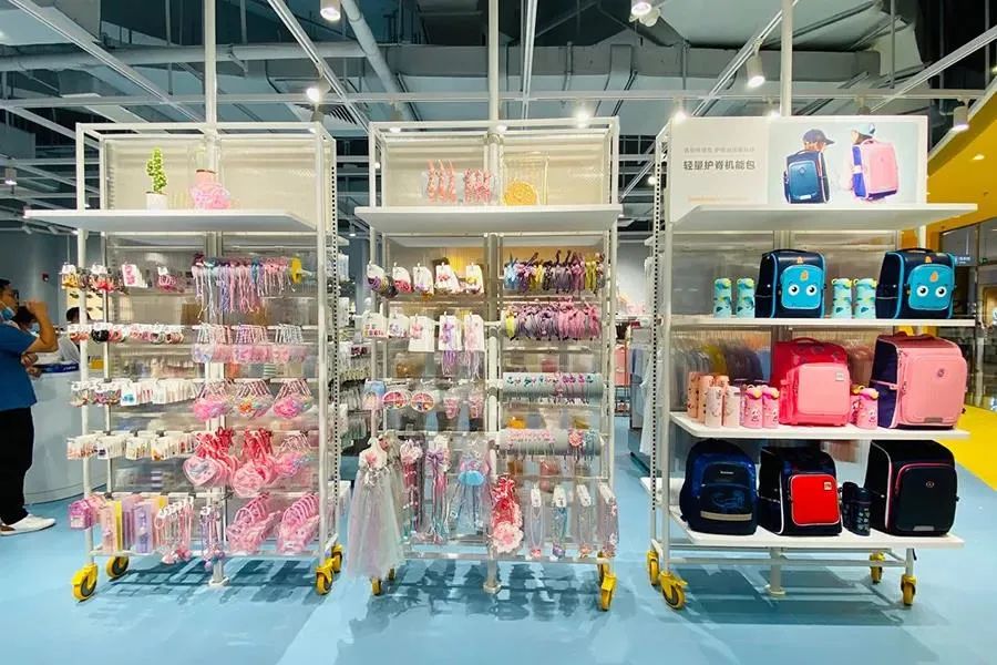 巴拉巴拉品牌实体店,巴拉巴拉万达形象