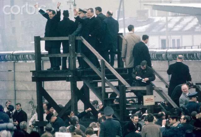 德国柏林墙的故事,柏林墙背后的真实故事