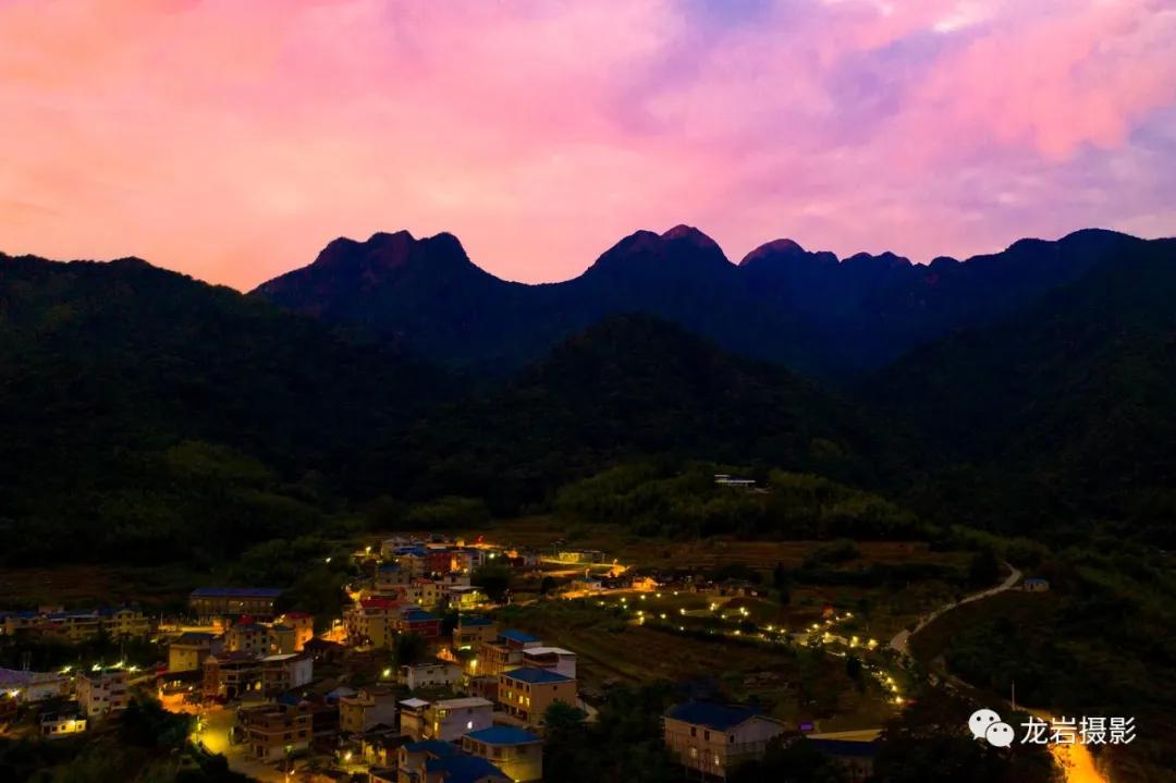 @龙岩人，让我们跟随无人机，一起飞跃闽西