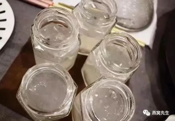 买回来的燕窝发黄了还能吃吗,燕窝饮品闻起来有一股霉味能吃吗