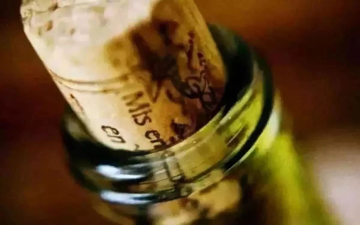 温度过高葡萄酒漏液,葡萄酒螺旋盖更容易出现漏液