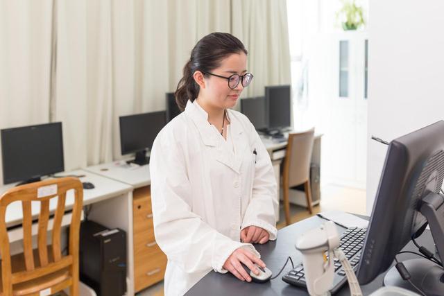 文科生可以学的医学类专业,医学类文科前景最好的十大专业