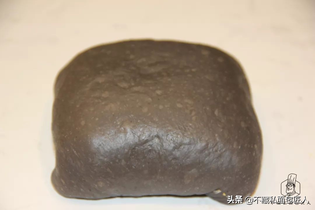 意大利墨鱼汁面包,金枪鱼墨鱼汁面包