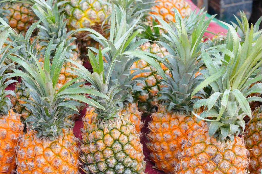 买菠萝怎么避免黑心,菠萝如何挑选甜的