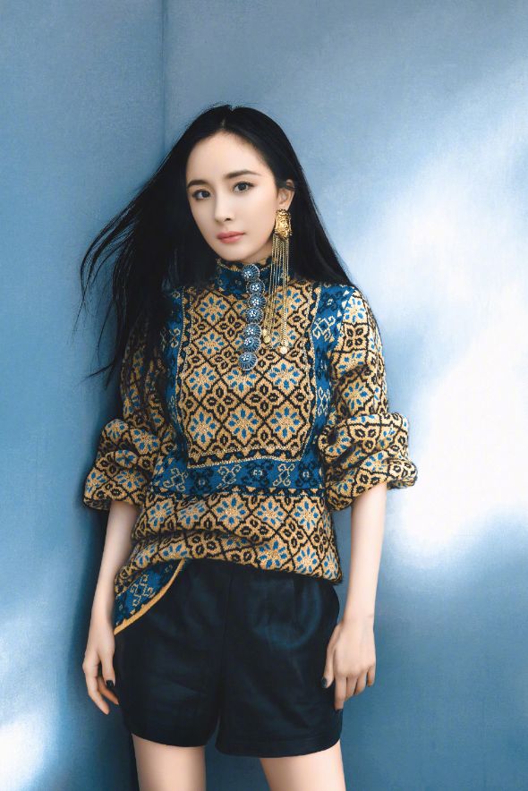 杨幂军装蜂腰,杨幂穿背心腰细腿长