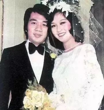 叶童和赵雅芝30年演唱会一同鞠躬,赵雅芝入驻抖音叶童留言