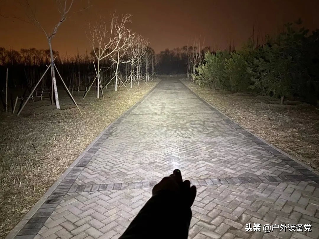 渐进式创新！无线充电手电OlightBaton3