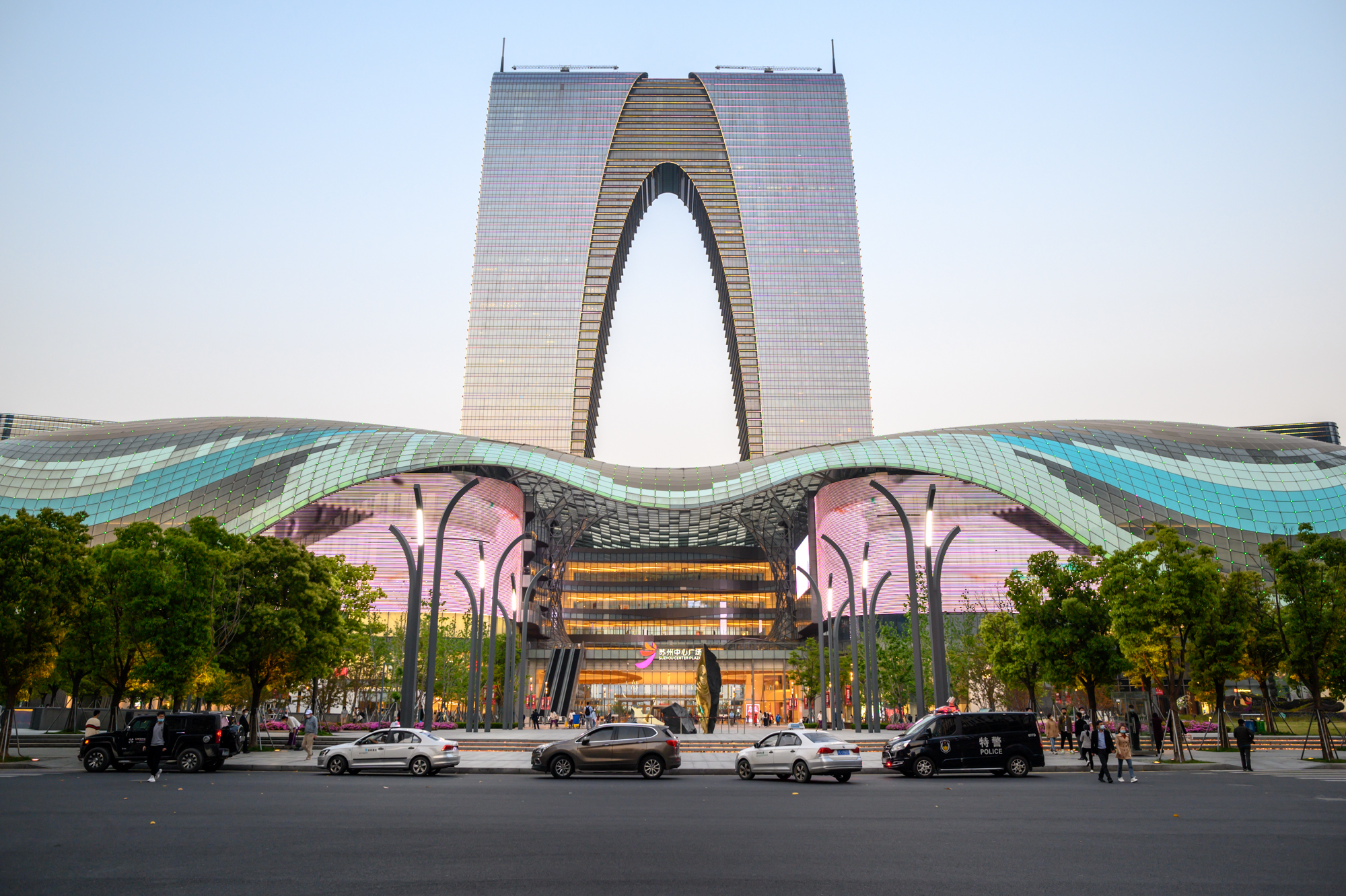 苏州东方之门秋裤,总结下苏州东方之门的建筑特点