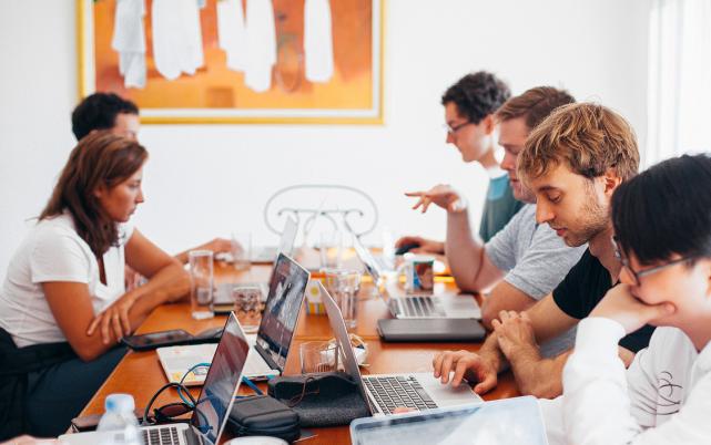 同学聚会那些瞧不起人的人,怎么和小人同学相处的技巧