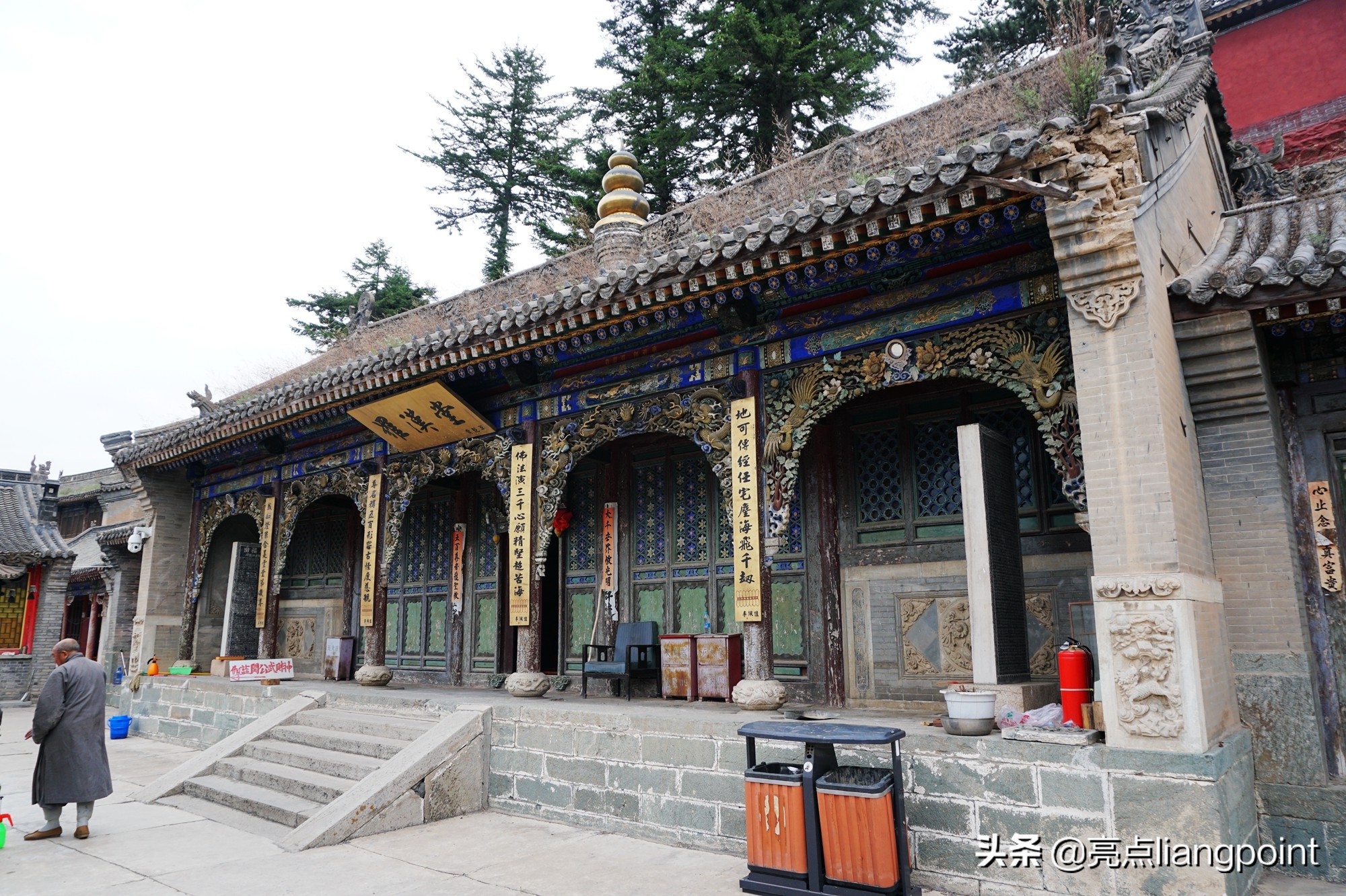 从“大万圣佑国寺”、“极乐寺”到“南山寺”经过怎样的演变