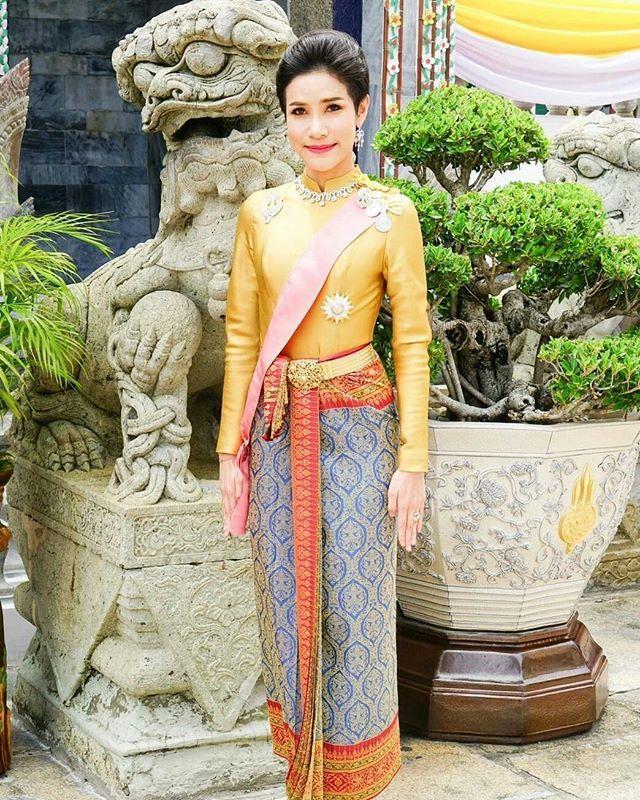 泰王加冕大公主,泰王大小公主美照