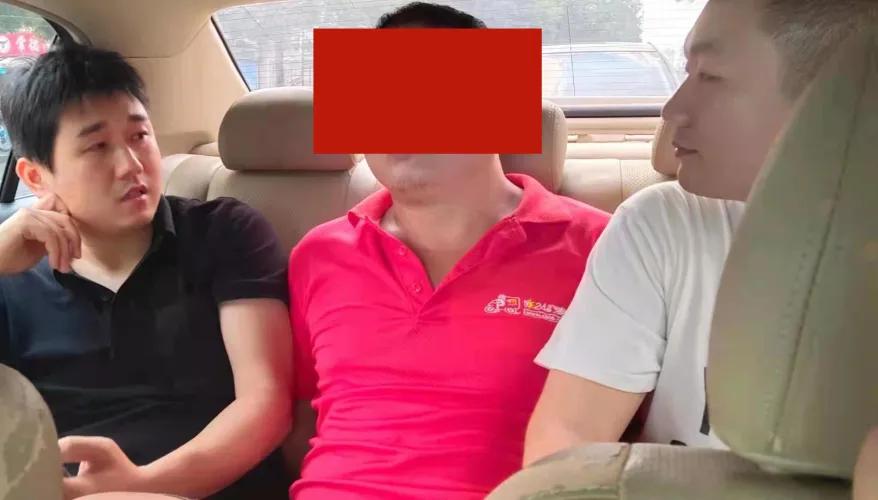 男子卖银行卡判刑,卖银行卡涉案三十万怎么判刑