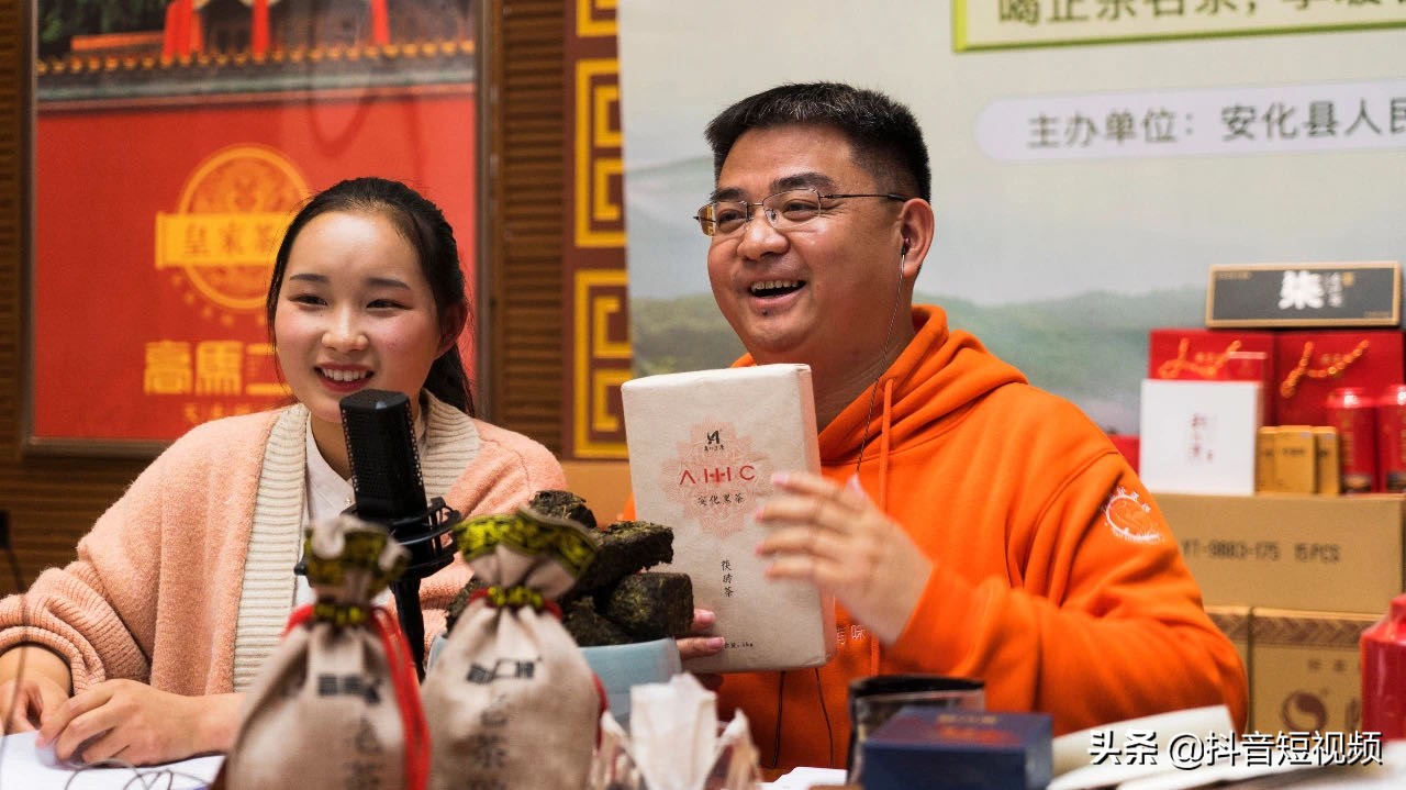 湖南教授县长直播卖茶成网红,网红县长销茶叶