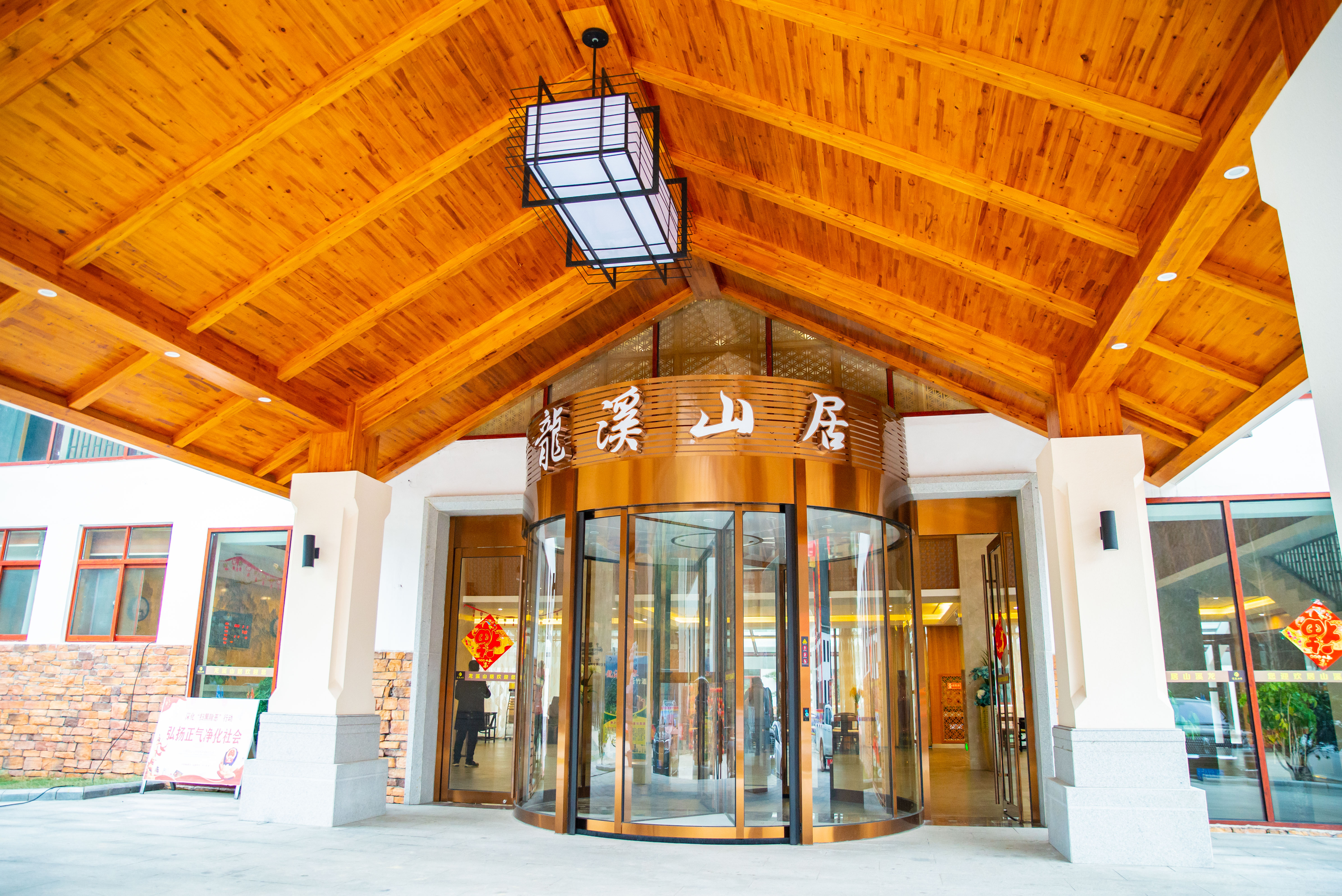 中国最大的野生玉兰,安徽天堂寨玉兰谷