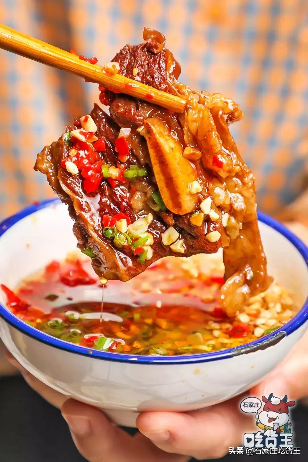 网红“爸爸”终于来了！1分钟就能吃的牛排火锅，连锅底都有肉