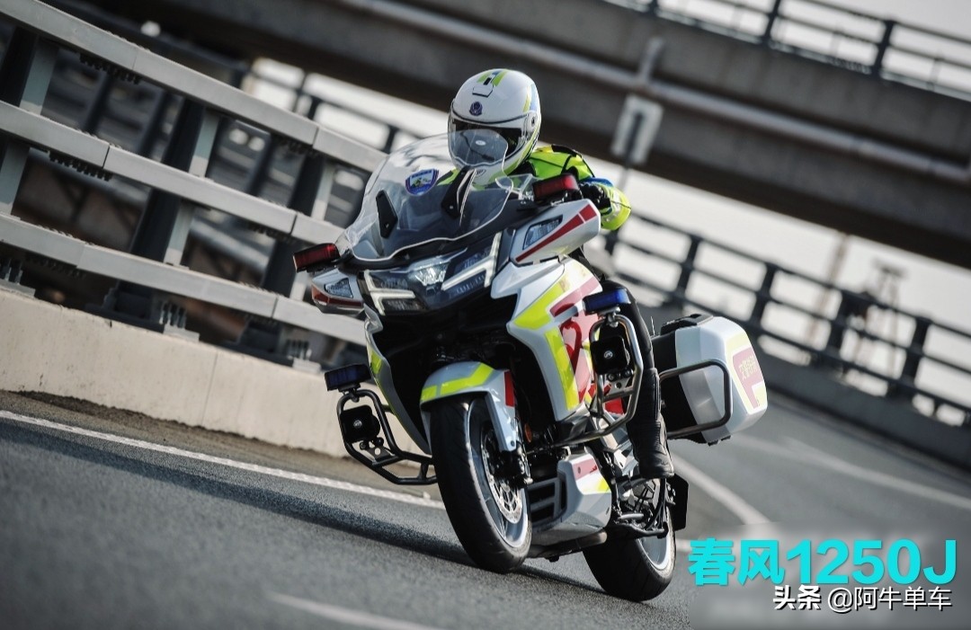 贝纳利1200巡航版vs国宾1250,春风1250trg贝纳利1200哪个更好