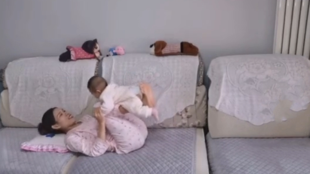 不用教具就能和宝宝玩的10个早教游戏,0到2岁宝宝适用