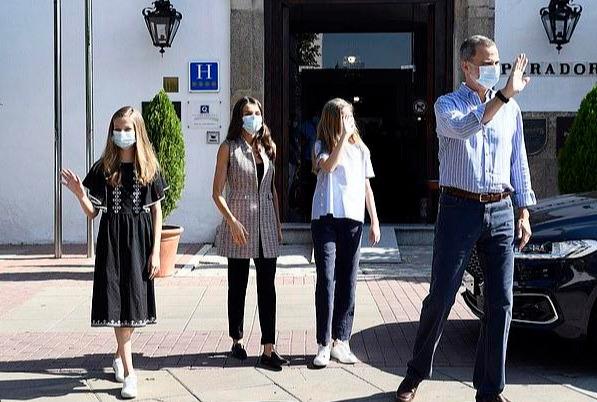 西班牙王后穿zara,zara品牌外穿背心