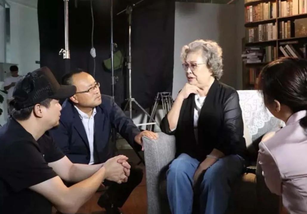 贵州的平凡圣人!*耀邦胡**请他吃饭•与副总理女儿情同父女