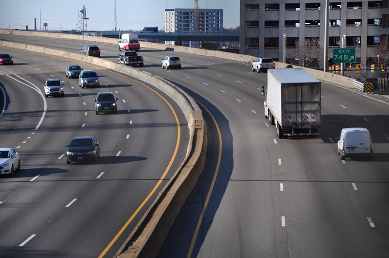 有效改善市民出行环境,促进汽车更新消费