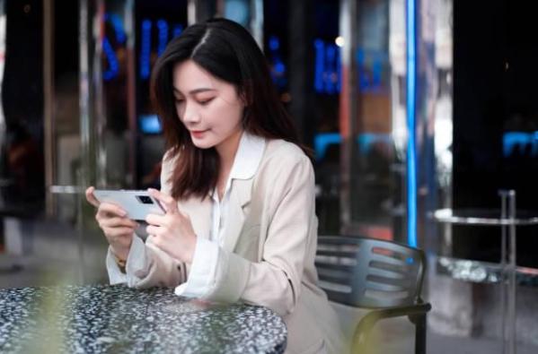 目前最建议入手的三款手机,目前建议入手的三款手机