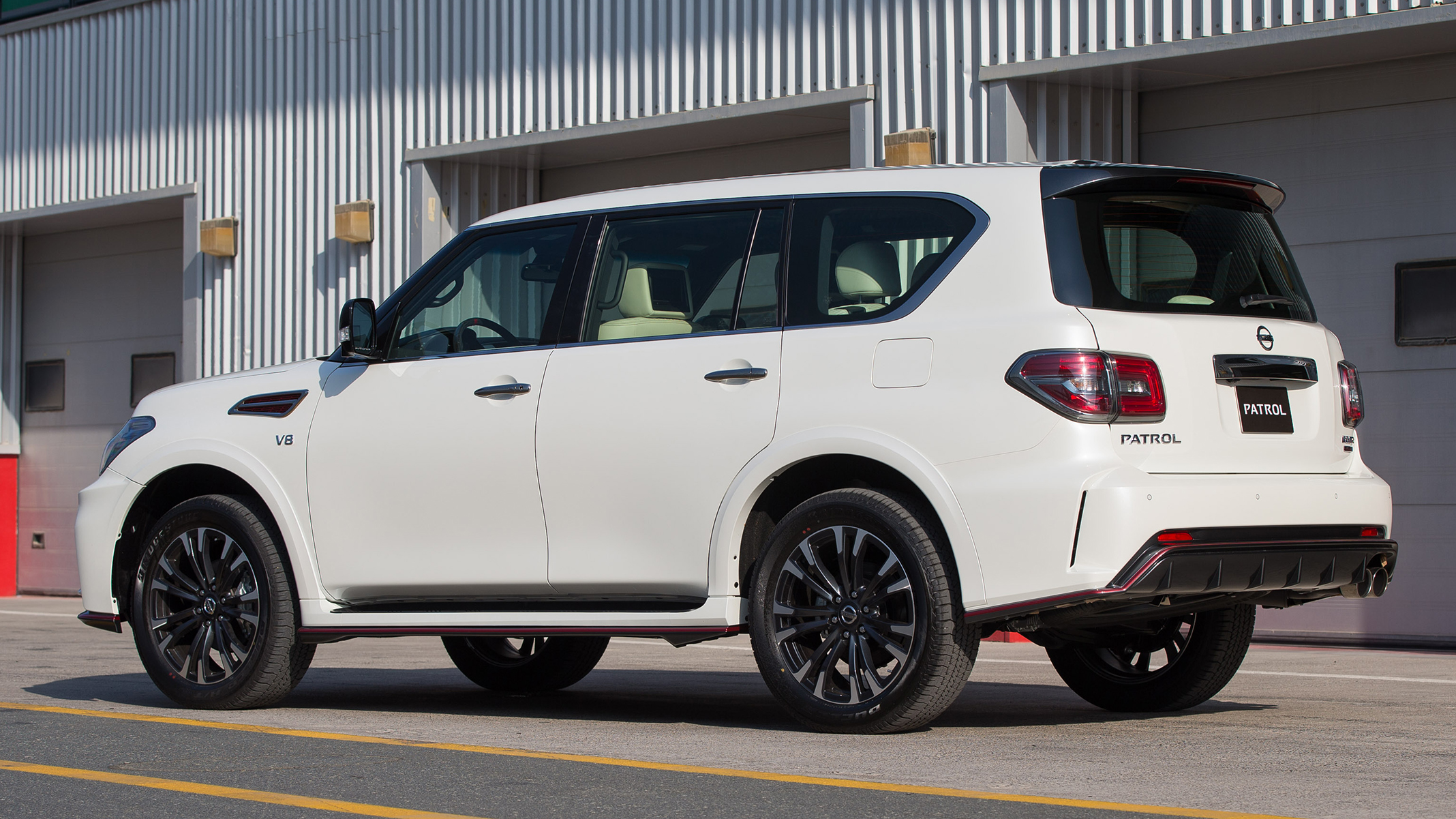 日产途乐vs丰田陆巡越野视频,日产途乐和丰田陆巡哪一款车更大