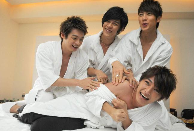 炎亚纶原来是飞轮海的吗,炎亚纶谈与飞轮海关系