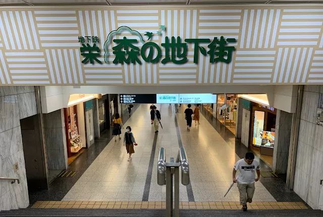 游客都去逛百货商店了，日本人自己去了这里