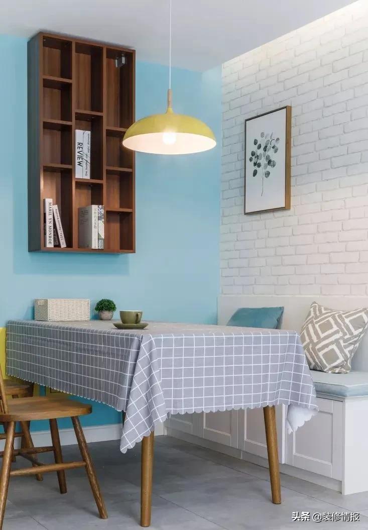 进门就是客餐厅一体卡座设计,餐厅全卡座设计效果图