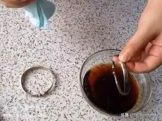 925银饰变色了可以洗干净吗,银饰变色氧化怎么处理