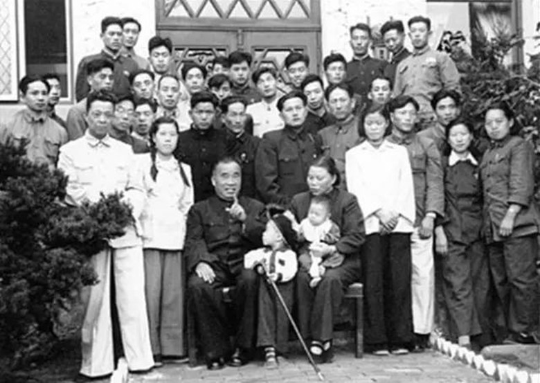 朱国华被判刑后，百姓议论是否会影响朱老总形象，康克清平静回答