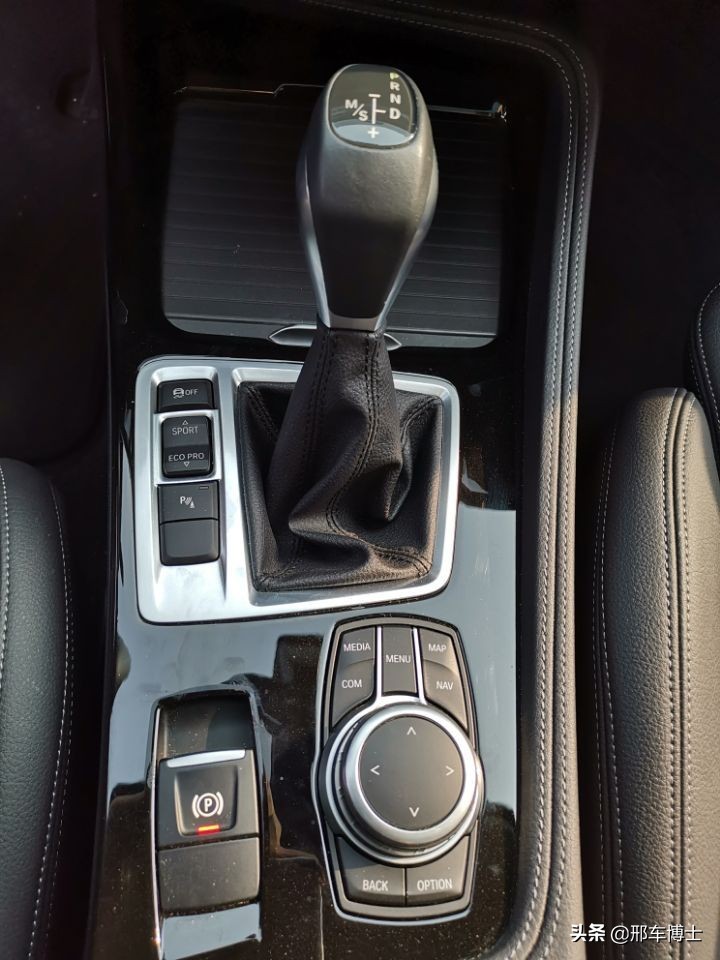 别看Ta尺寸小，照样指哪打哪——邢车博士评测BMW120iM运动套装