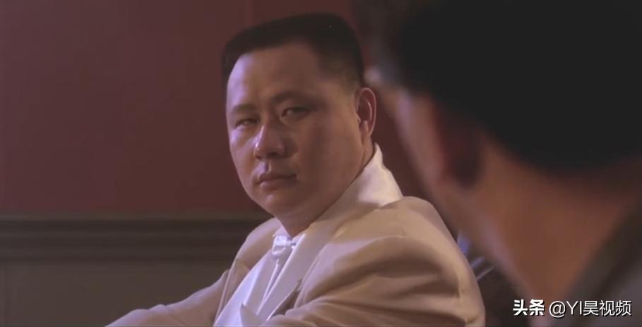 张学友经典喜剧，许冠英搞笑担当，头顶*裤内**斗僵尸《猛鬼差馆》