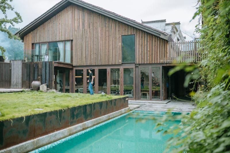 臻选人文度假品牌开山之作，惊艳问世，与月途看尽婺源千面之美