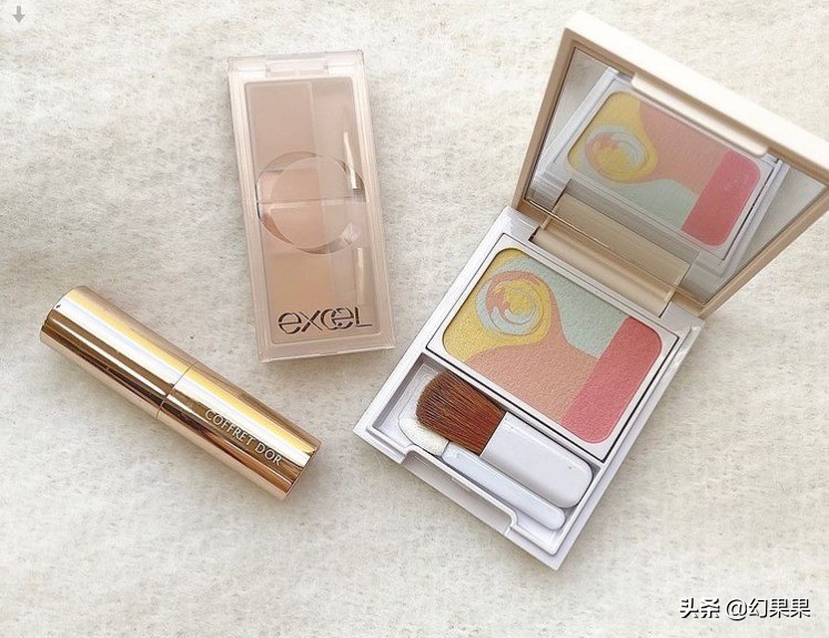 日系妆容必备彩妆有哪些,好气色简单妆容