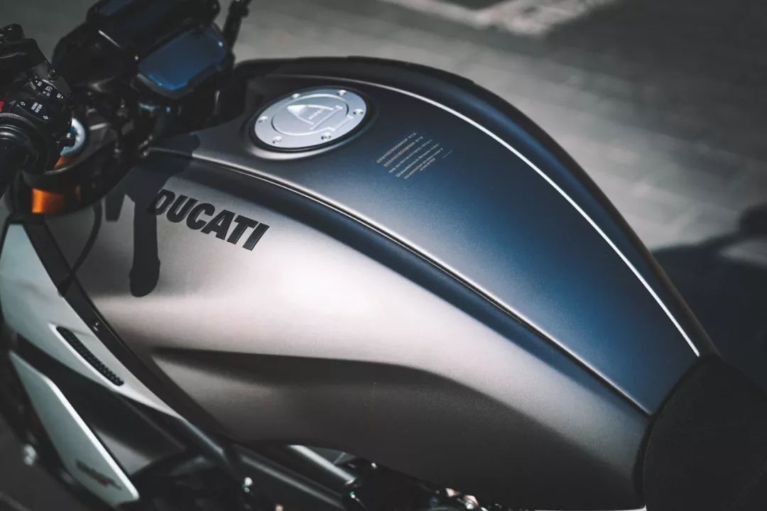 2022款杜卡迪1260s试驾,杜卡迪1260s是复古还是街车