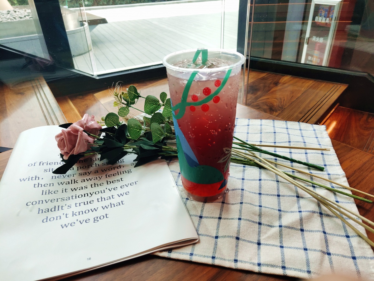 星巴克出了酒精饮料？8款星巴克新品冰调全线测评！