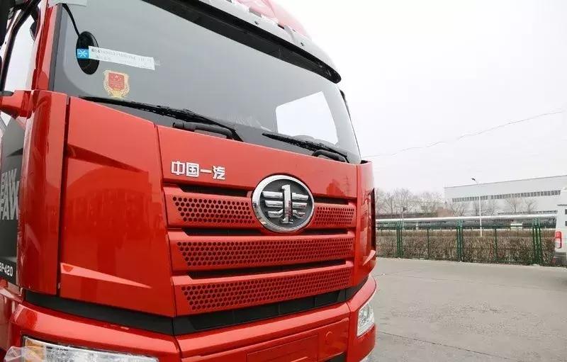 解放j6p最新款2.0有哪些安全配置,解放j6p420牵引车自重多少