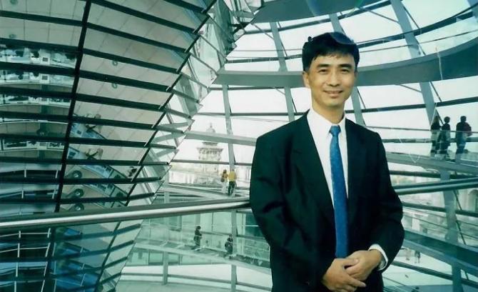 创下多项“第一”!抗生素界夫妻、华裔科学家,他们都来自上海同校同学院!