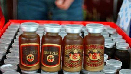 比*洛因海**还狠,吸到溃烂、瘫痪、花季少女最终沦为「气奴」